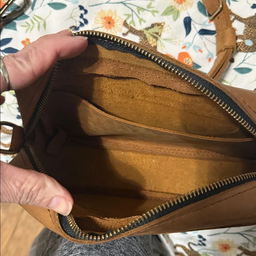 Portland Leather ladies camera Crossbody Bag - Picture 2 of 4